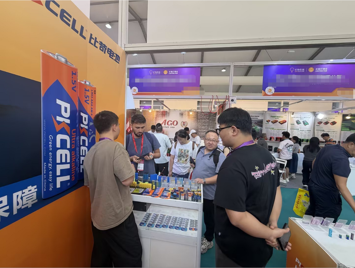PKCELL比苛电池在第35届古镇灯博会D-C34展位展示电池产品并接待来访者。 PKCELL比苛电池在第35届古镇灯博会D-C34展位展示电池产品并接待来访者。